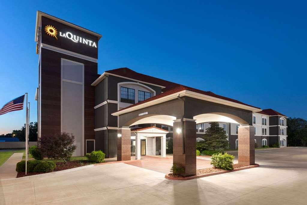 La Quinta By Wyndham Woodward Hotel Bagian luar foto